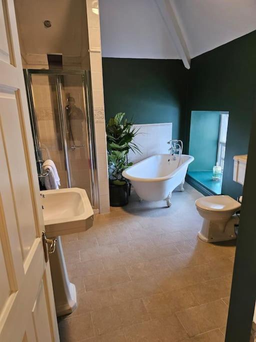 Hill House Lodge Sleeps 6 Overlooking The Rock Of Cashel Exterior foto