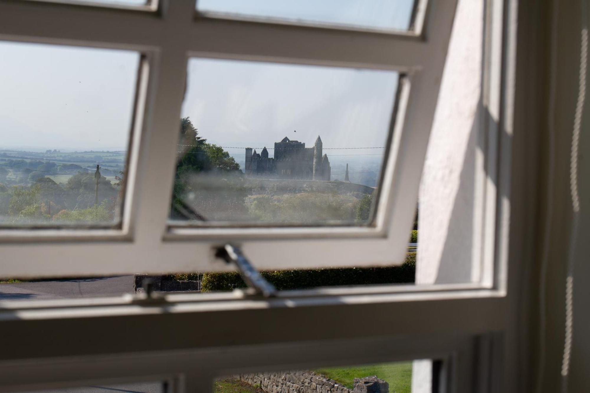 Hill House Lodge Sleeps 6 Overlooking The Rock Of Cashel Exterior foto
